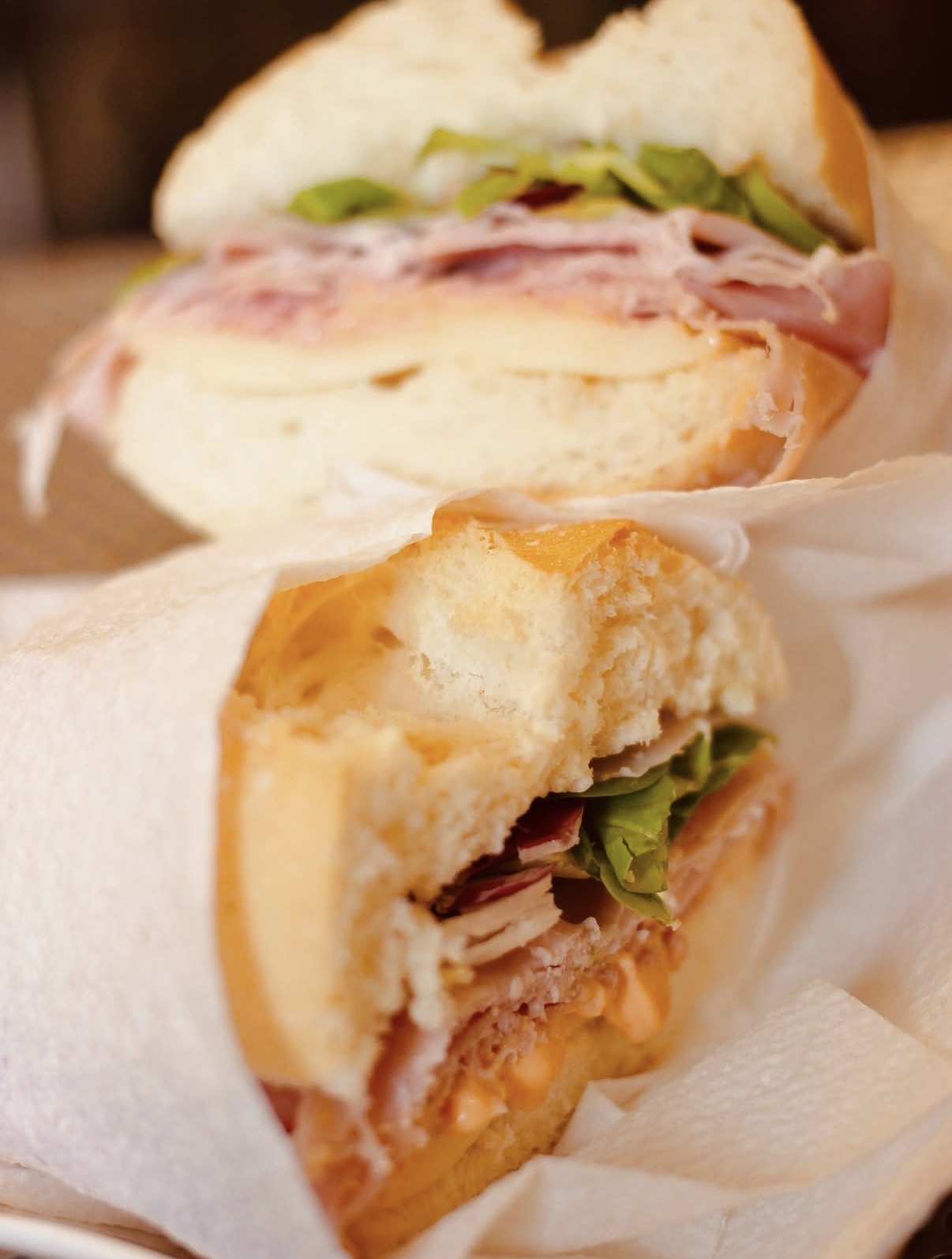 Panini farciti con affettati e insalata